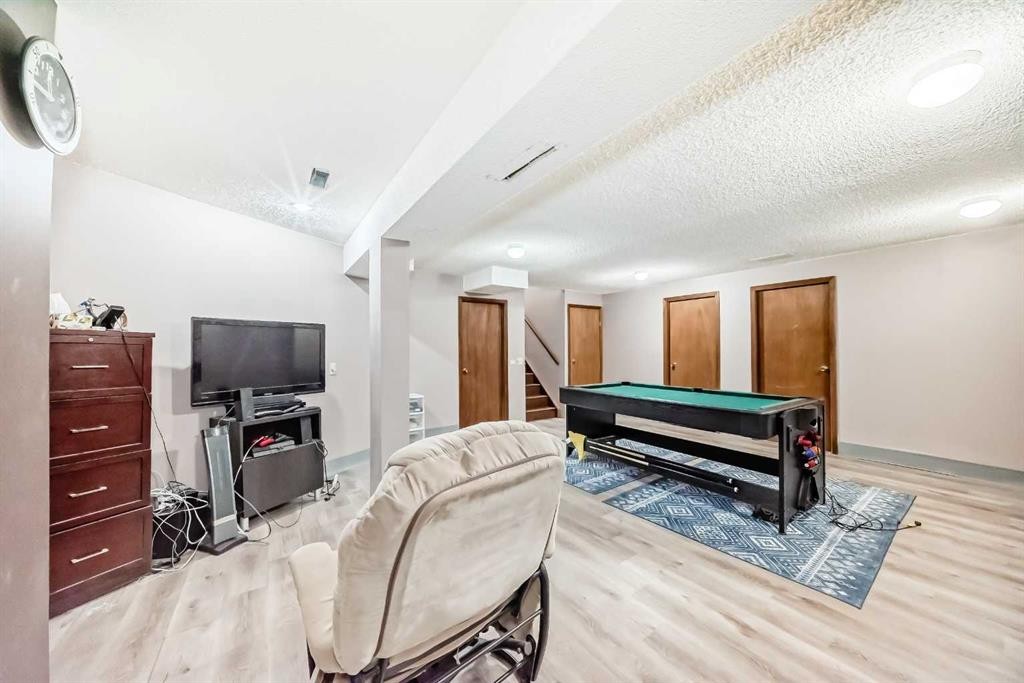 78 Sandringham Way Nw, Calgary, AB - Indoor Photo Showing Other Room