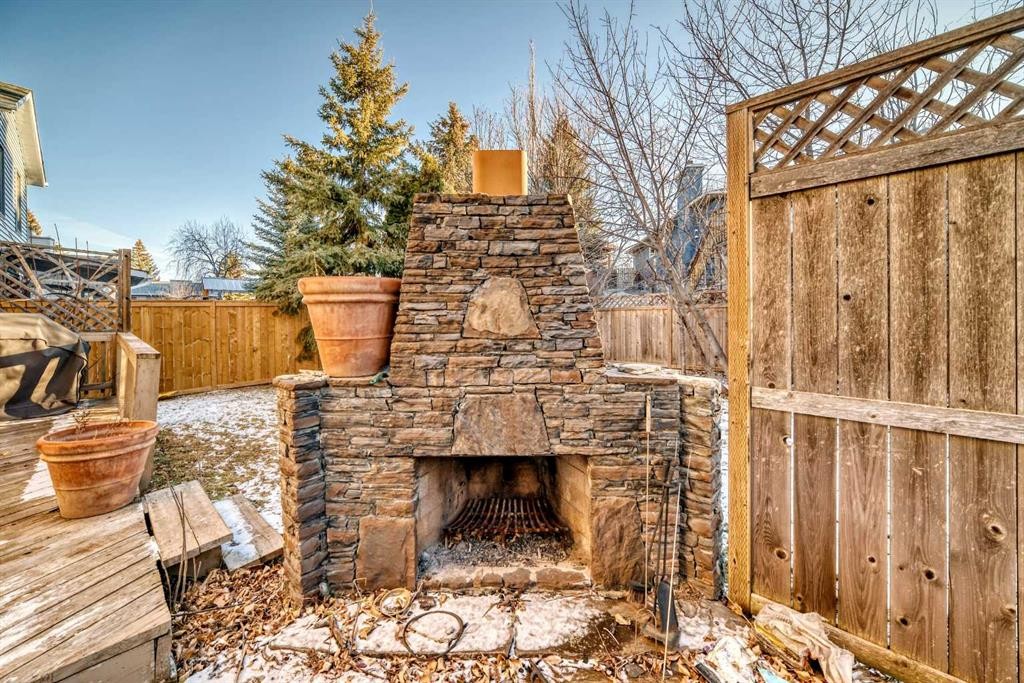 78 Sandringham Way Nw, Calgary, AB - Outdoor