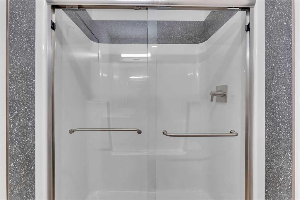 35 Heritage Heath, Cochrane, AB - Indoor Photo Showing Bathroom
