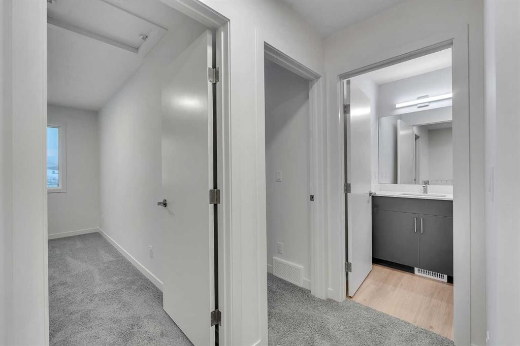 35 Heritage Heath, Cochrane, AB - Indoor Photo Showing Other Room