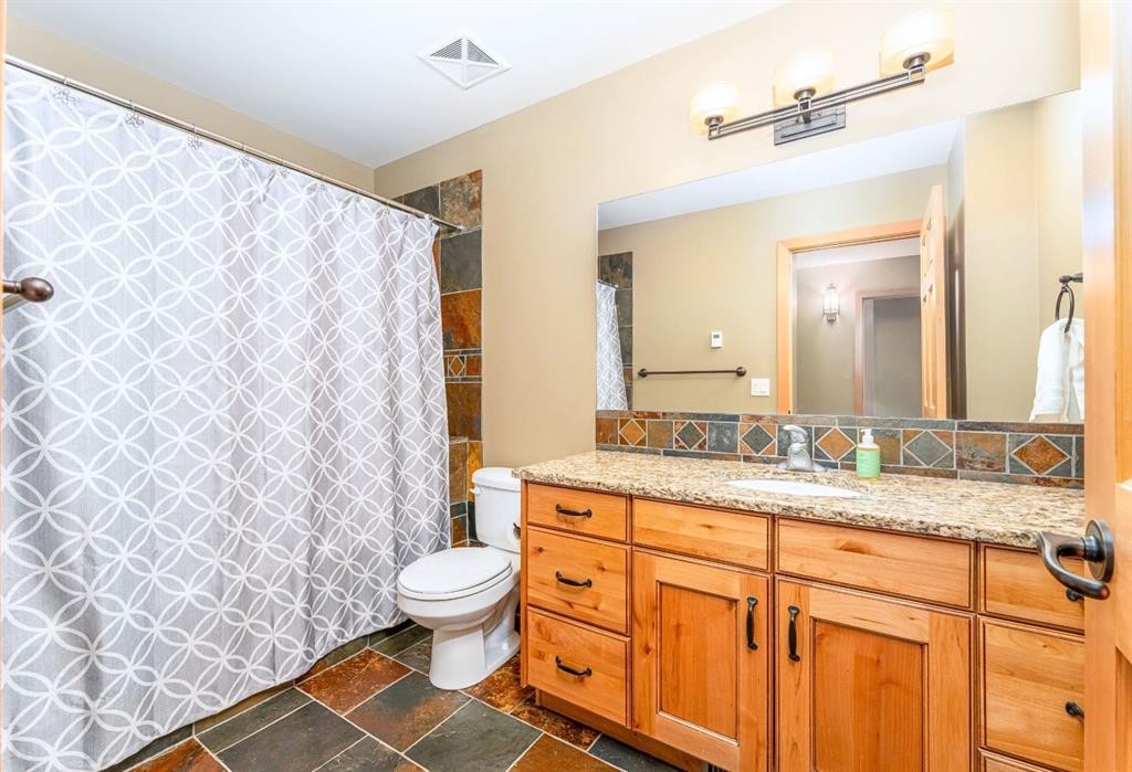 2-722 3Rd Street, Canmore, AB - Indoor Photo Showing Bathroom