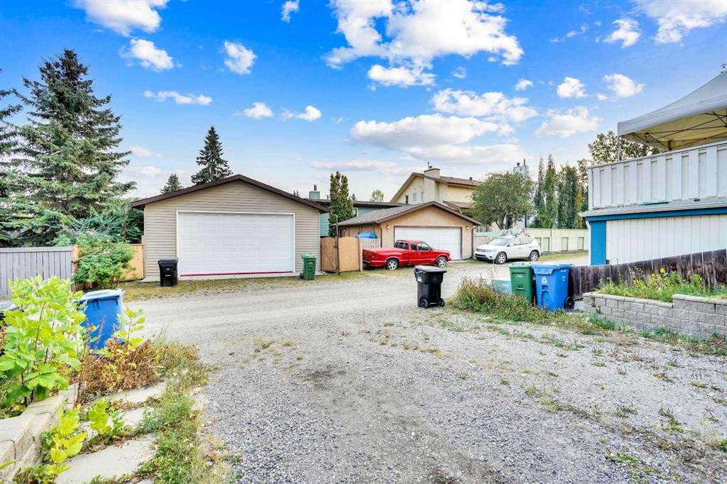 7915 Ranchview Drive Nw, Calgary, AB - Outdoor