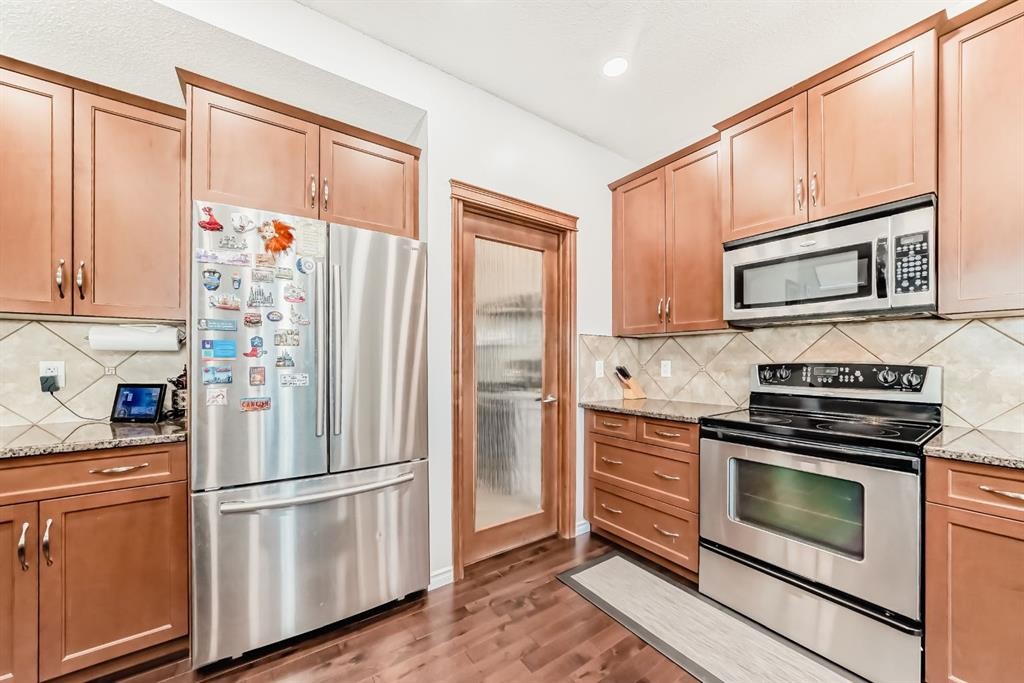 108 Seagreen Lane, Chestermere, AB - Indoor Photo Showing Kitchen With Stainless Steel Kitchen