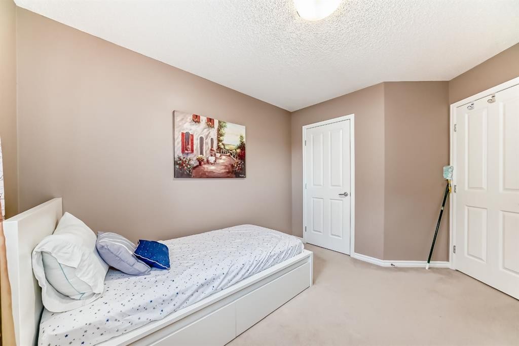 108 Seagreen Lane, Chestermere, AB - Indoor Photo Showing Bedroom