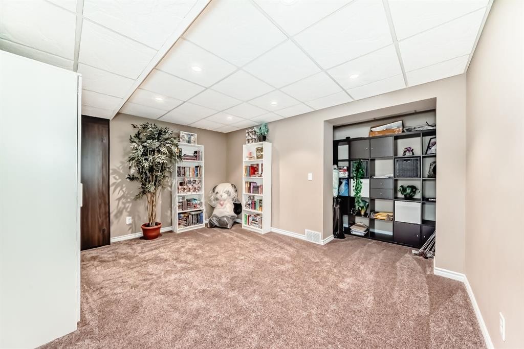 108 Seagreen Lane, Chestermere, AB - Indoor Photo Showing Other Room