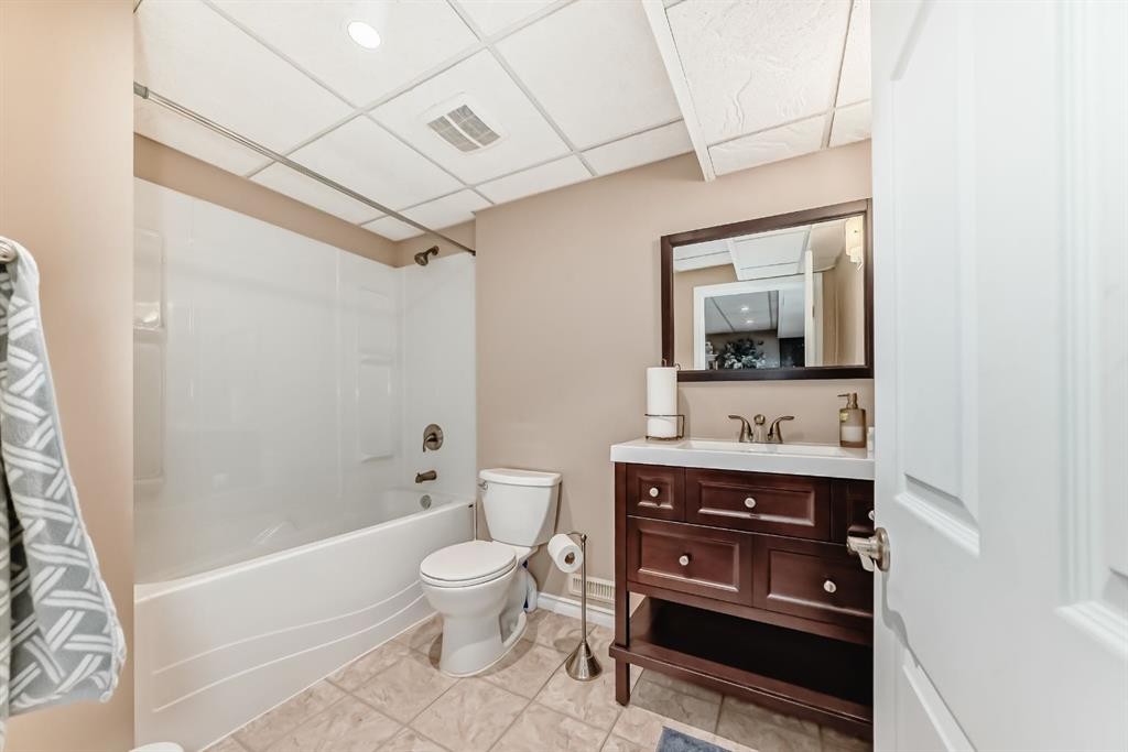108 Seagreen Lane, Chestermere, AB - Indoor Photo Showing Bathroom