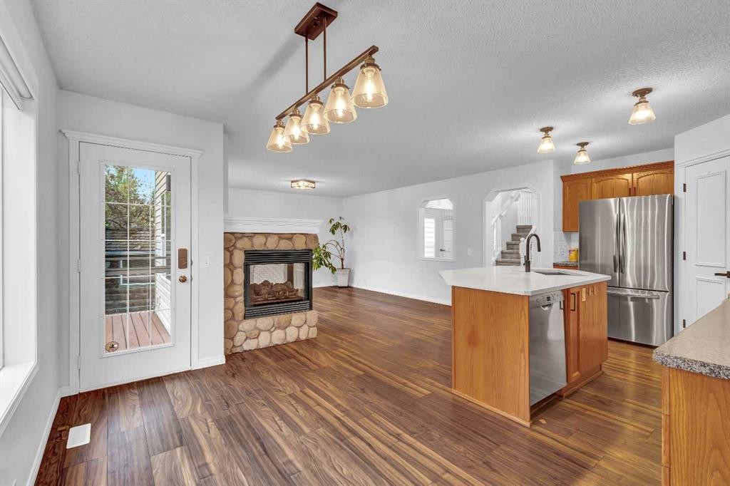 331 Springbank Place Sw, Calgary, AB - Indoor With Fireplace