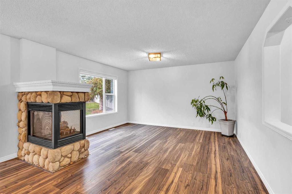 331 Springbank Place Sw, Calgary, AB - Indoor With Fireplace