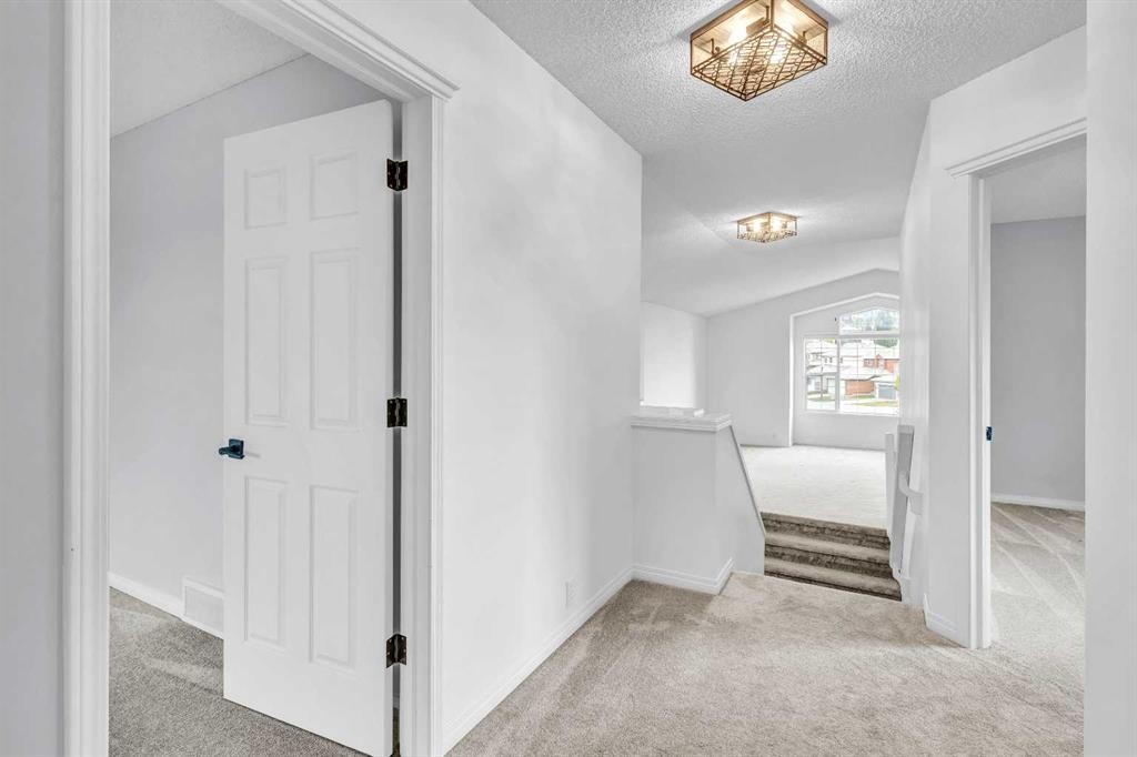 331 Springbank Place Sw, Calgary, AB - Indoor Photo Showing Other Room