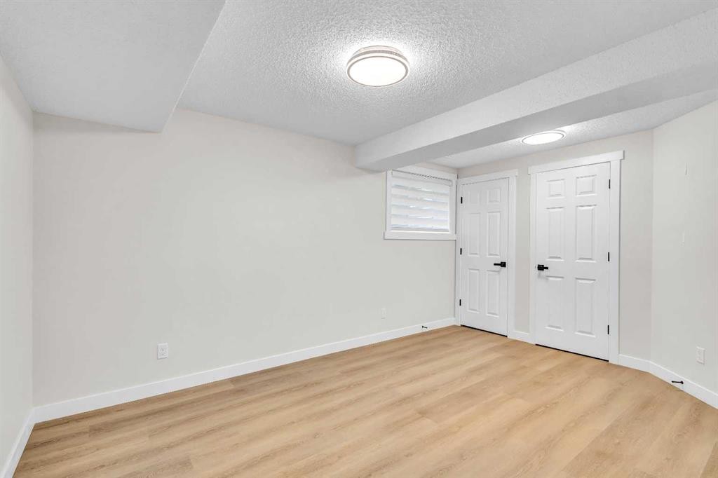 331 Springbank Place Sw, Calgary, AB - Indoor Photo Showing Other Room