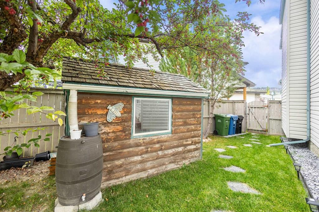 331 Springbank Place Sw, Calgary, AB - Outdoor