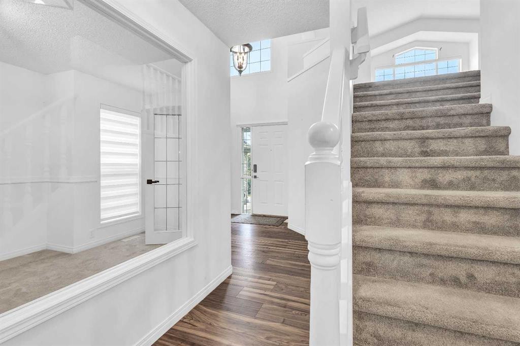 331 Springbank Place Sw, Calgary, AB - Indoor Photo Showing Other Room