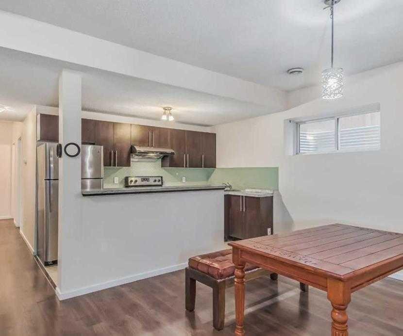 5 Panatella Square Nw, Calgary, AB - Indoor Photo Showing Kitchen