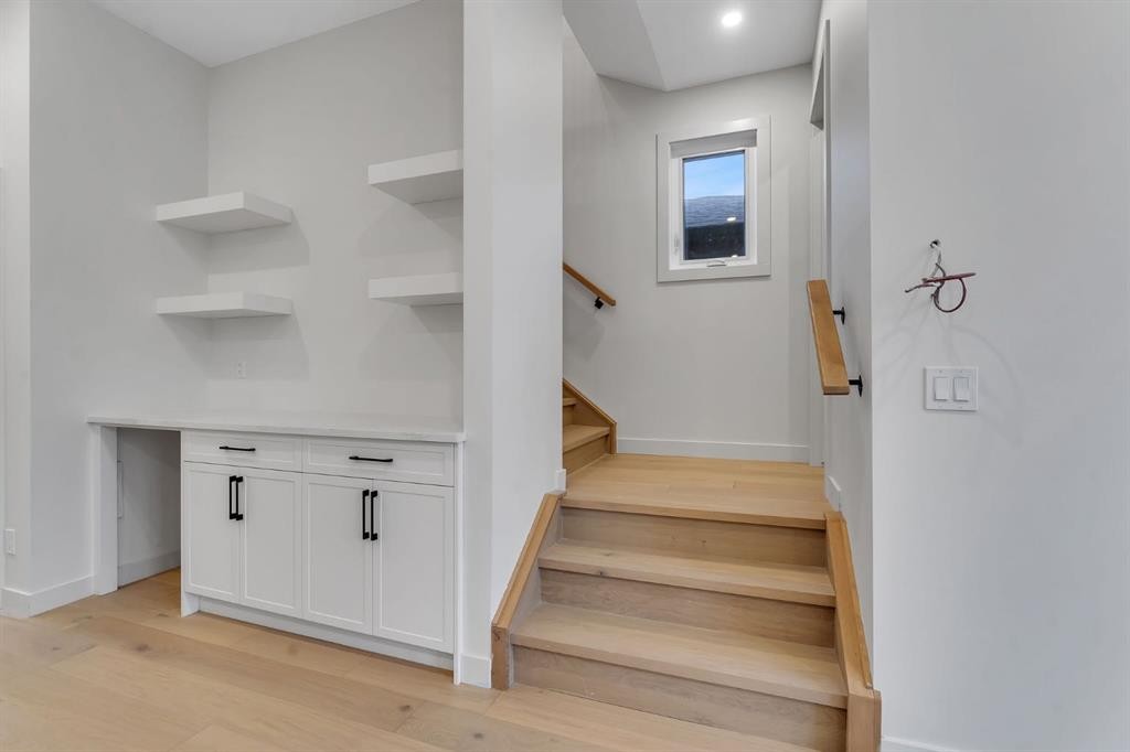 506 28 Avenue Nw, Calgary, AB - Indoor Photo Showing Other Room