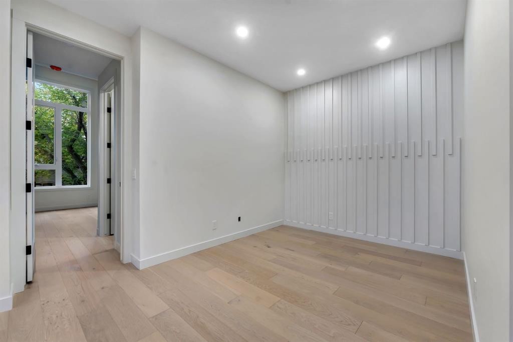 506 28 Avenue Nw, Calgary, AB - Indoor Photo Showing Other Room