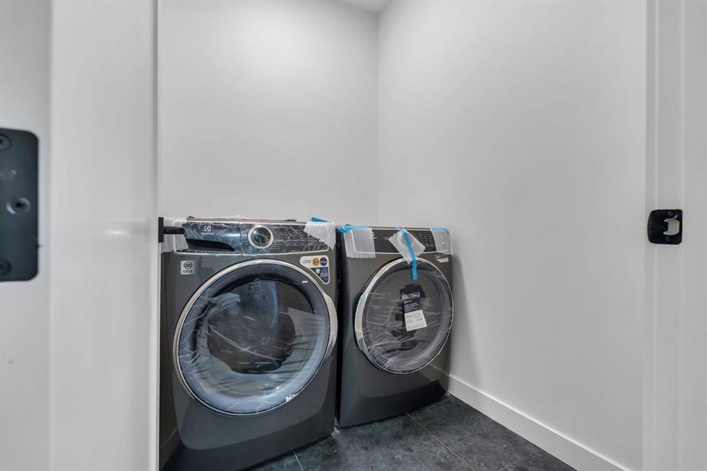 506 28 Avenue Nw, Calgary, AB - Indoor Photo Showing Laundry Room