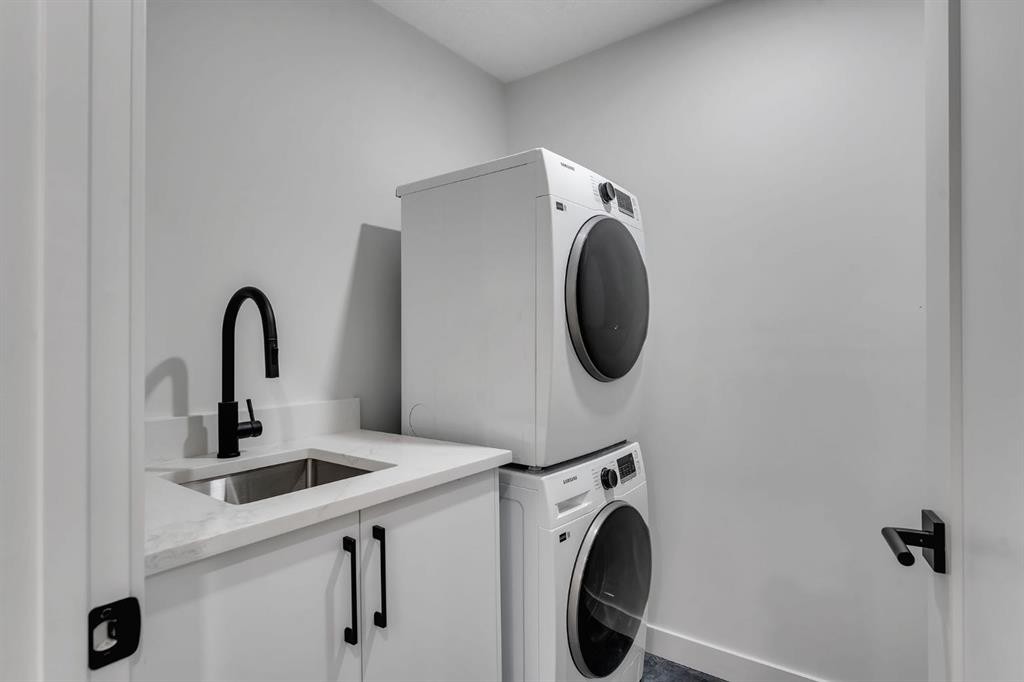 506 28 Avenue Nw, Calgary, AB - Indoor Photo Showing Laundry Room