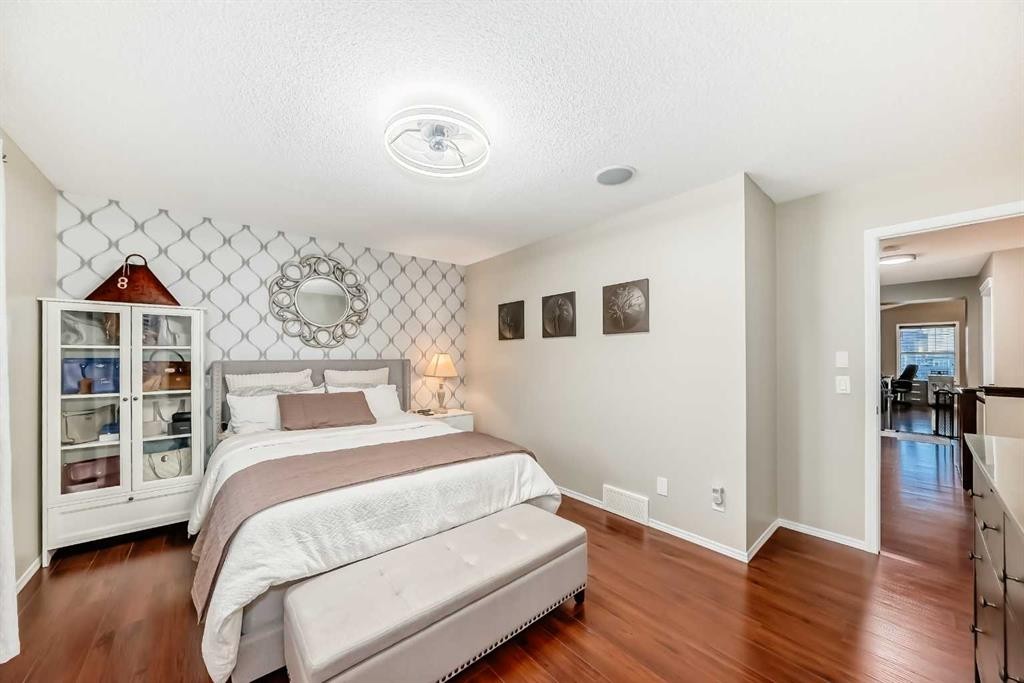 719 Panamount Boulevard Nw, Calgary, AB - Indoor Photo Showing Bedroom