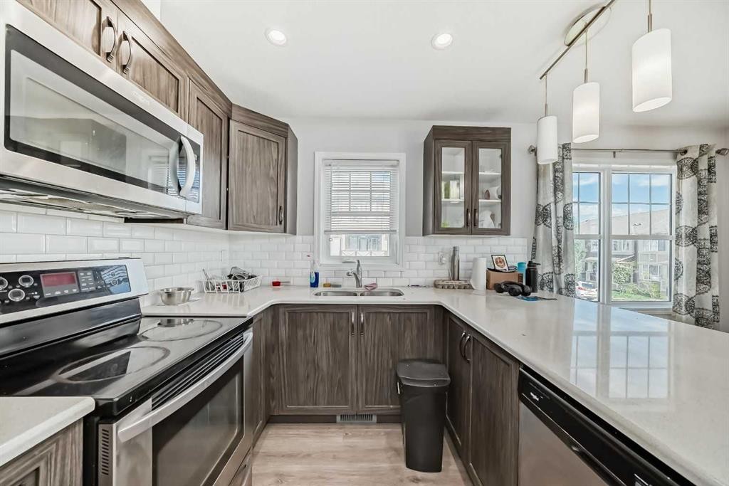 81 Cityscape Row Ne, Calgary, AB - Indoor Photo Showing Kitchen With Stainless Steel Kitchen With Double Sink With Upgraded Kitchen