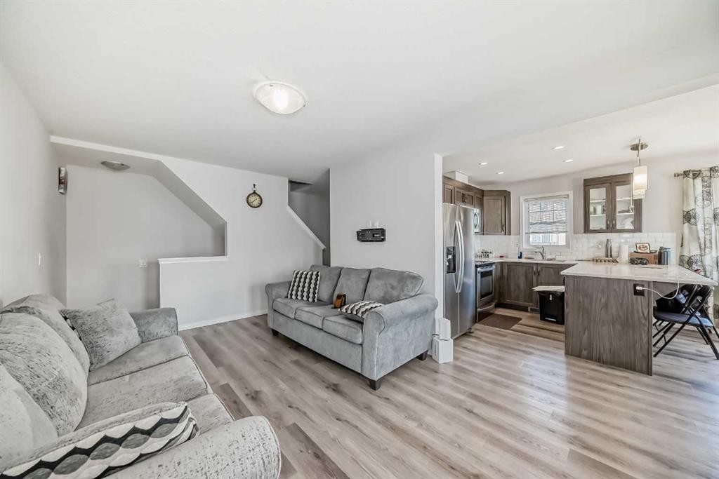 81 Cityscape Row Ne, Calgary, AB - Indoor Photo Showing Living Room