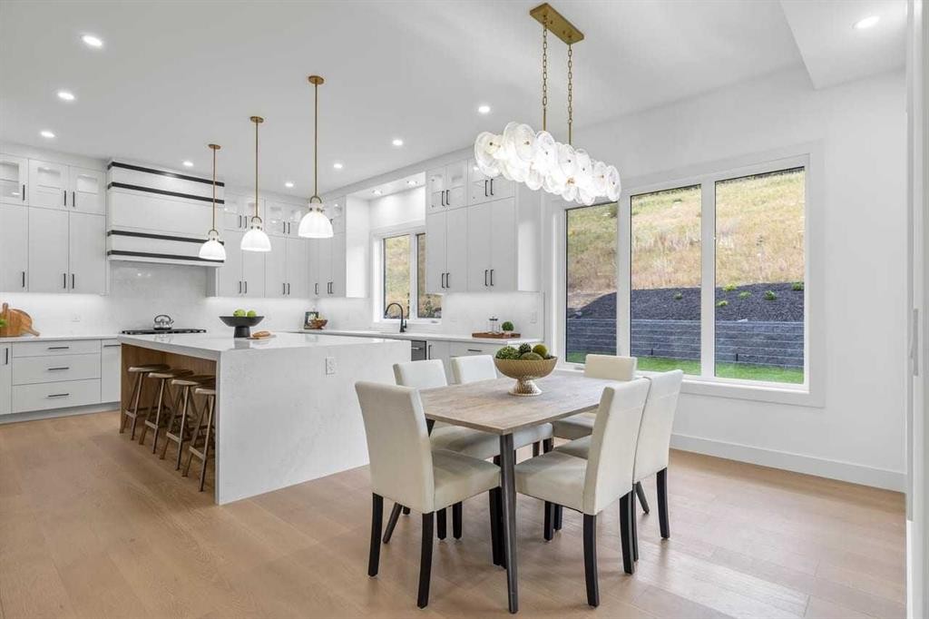407 Patterson Boulevard Sw, Calgary, AB - Indoor Photo Showing Dining Room