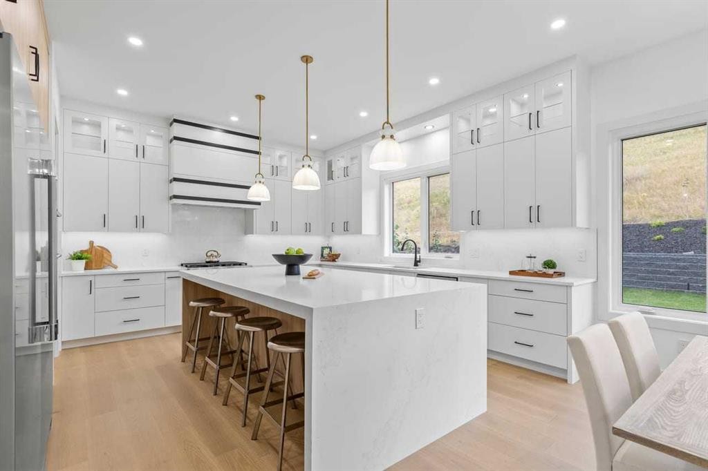 407 Patterson Boulevard Sw, Calgary, AB - Indoor Photo Showing Kitchen With Upgraded Kitchen