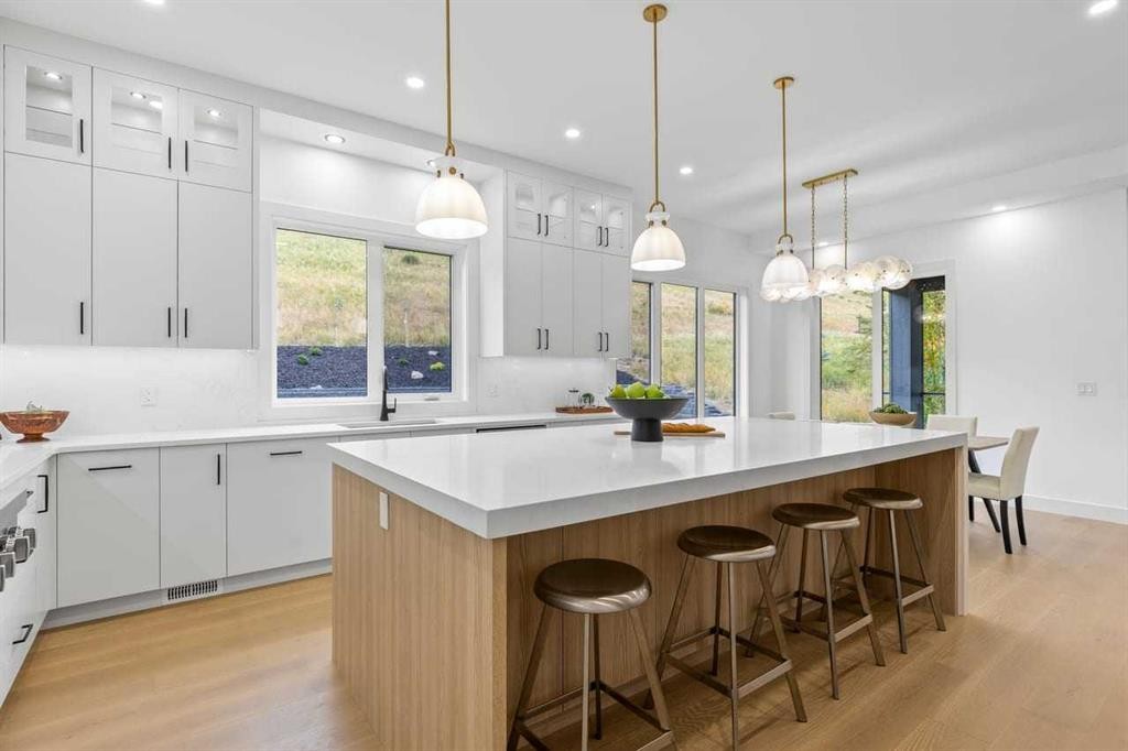 407 Patterson Boulevard Sw, Calgary, AB - Indoor Photo Showing Kitchen With Upgraded Kitchen