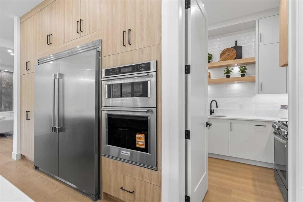 407 Patterson Boulevard Sw, Calgary, AB - Indoor Photo Showing Kitchen With Stainless Steel Kitchen