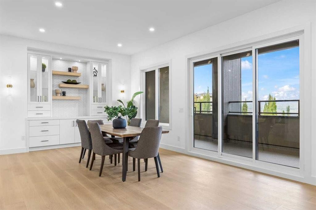 407 Patterson Boulevard Sw, Calgary, AB - Indoor Photo Showing Dining Room