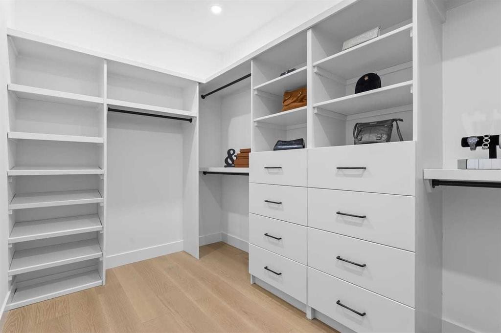 407 Patterson Boulevard Sw, Calgary, AB - Indoor With Storage