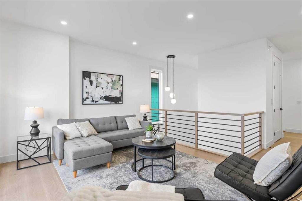 407 Patterson Boulevard Sw, Calgary, AB - Indoor Photo Showing Living Room