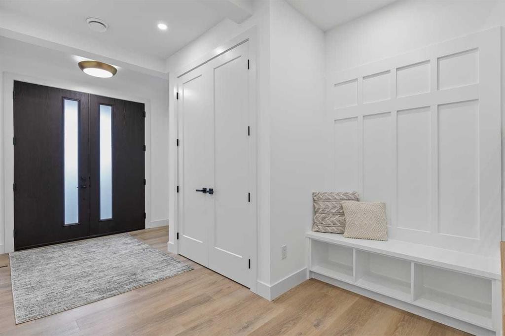 407 Patterson Boulevard Sw, Calgary, AB - Indoor Photo Showing Other Room