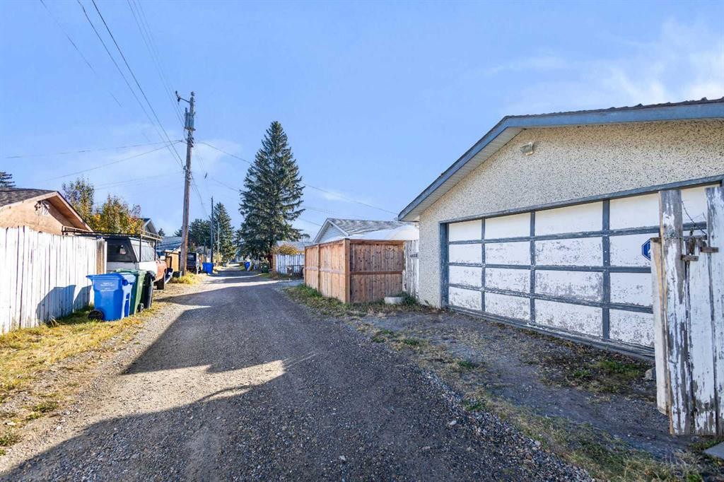 4612 Fortune Road Se, Calgary, AB - Outdoor