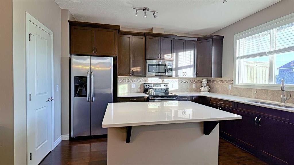 12 Legacy Gate Se, Calgary, AB - Indoor Photo Showing Kitchen With Double Sink With Upgraded Kitchen
