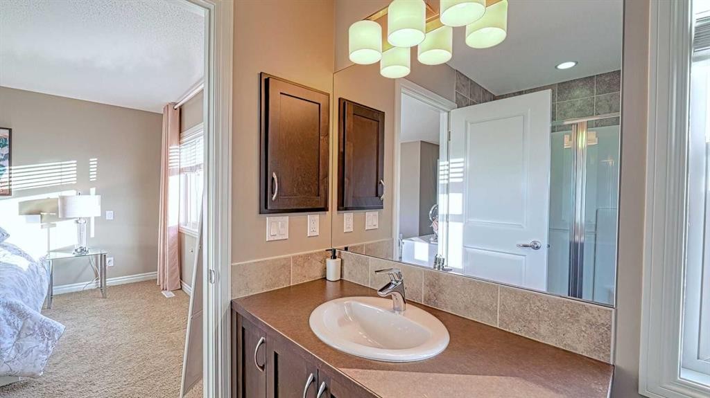 12 Legacy Gate Se, Calgary, AB - Indoor Photo Showing Bathroom