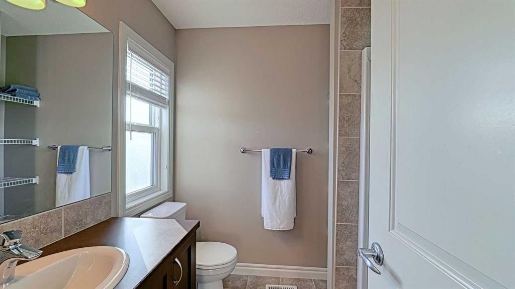 12 Legacy Gate Se, Calgary, AB - Indoor Photo Showing Bathroom