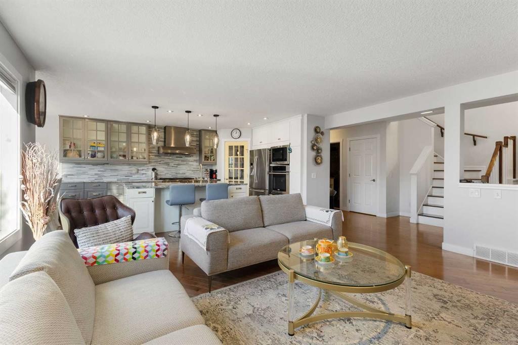 109 Copperfield Common Se, Calgary, AB - Indoor Photo Showing Living Room