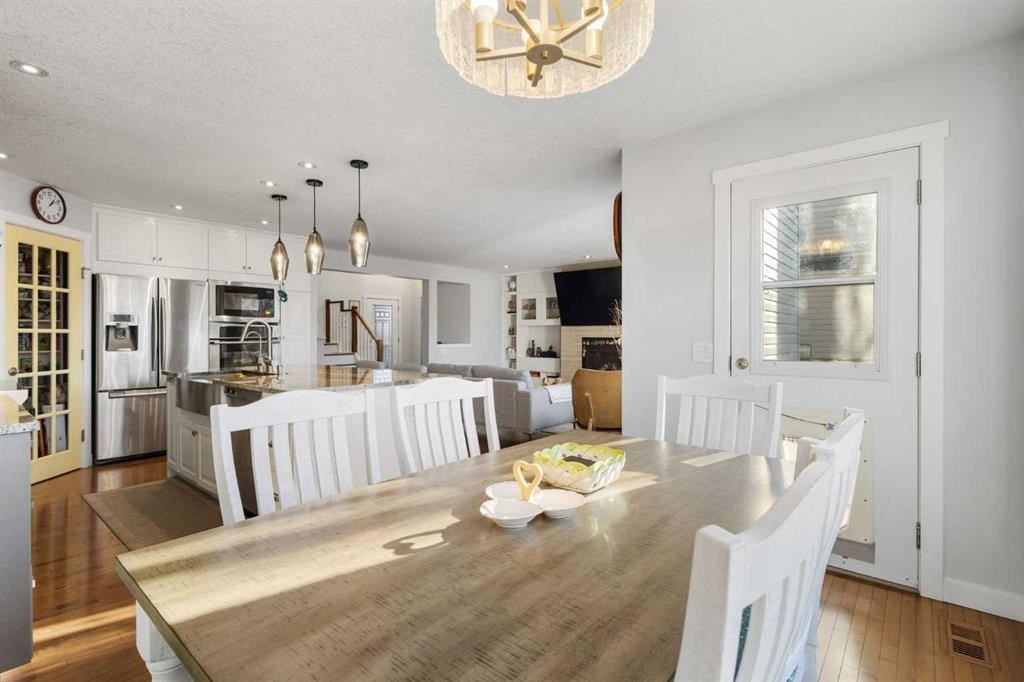 109 Copperfield Common Se, Calgary, AB - Indoor Photo Showing Dining Room