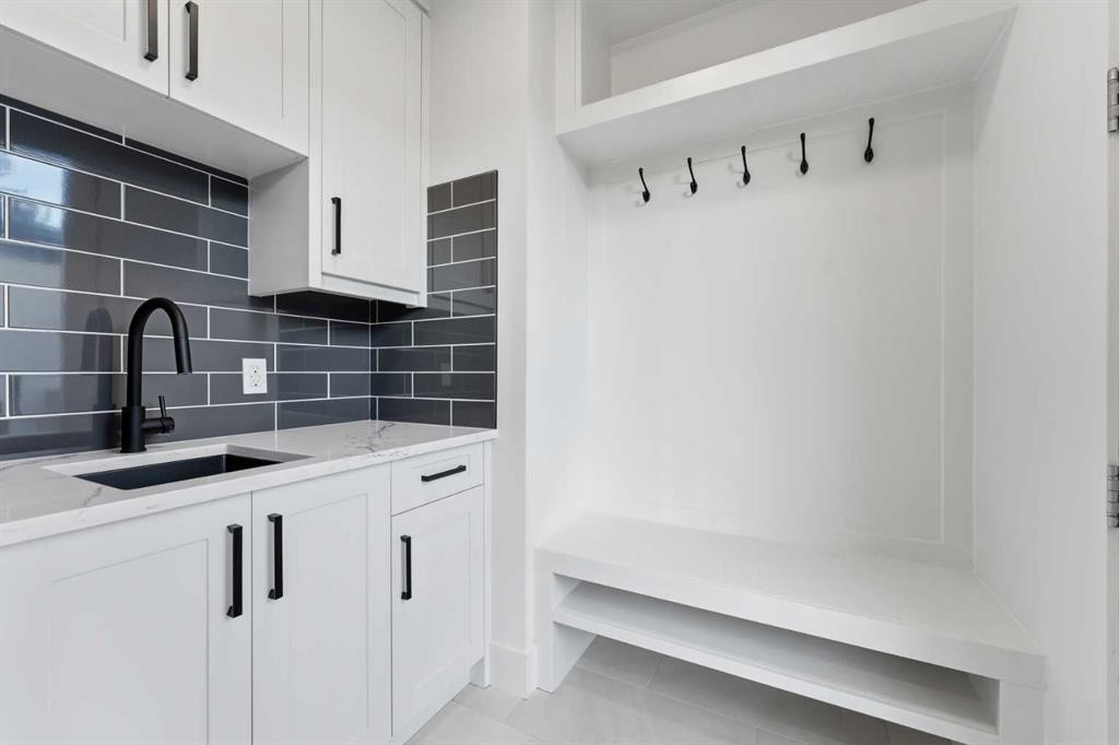 631 55 Avenue Sw, Calgary, AB - Indoor Photo Showing Kitchen