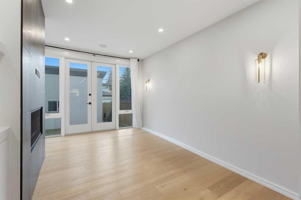 631 55 Avenue Sw, Calgary, AB - Indoor Photo Showing Other Room