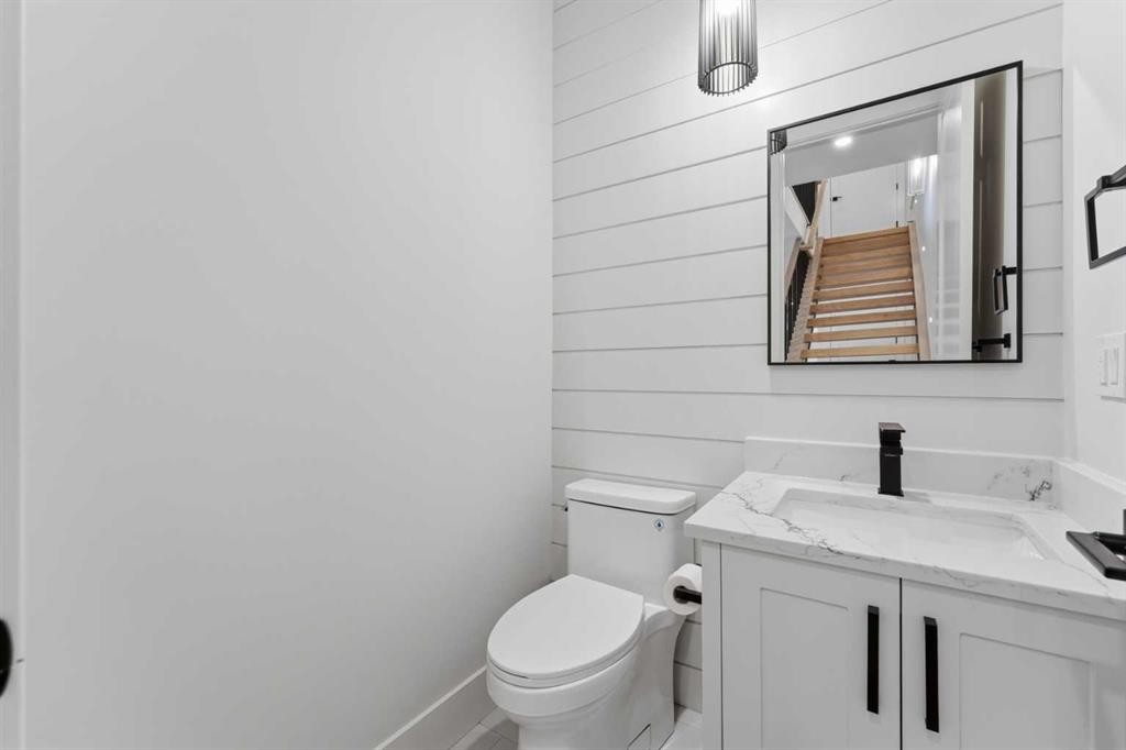 631 55 Avenue Sw, Calgary, AB - Indoor Photo Showing Bathroom