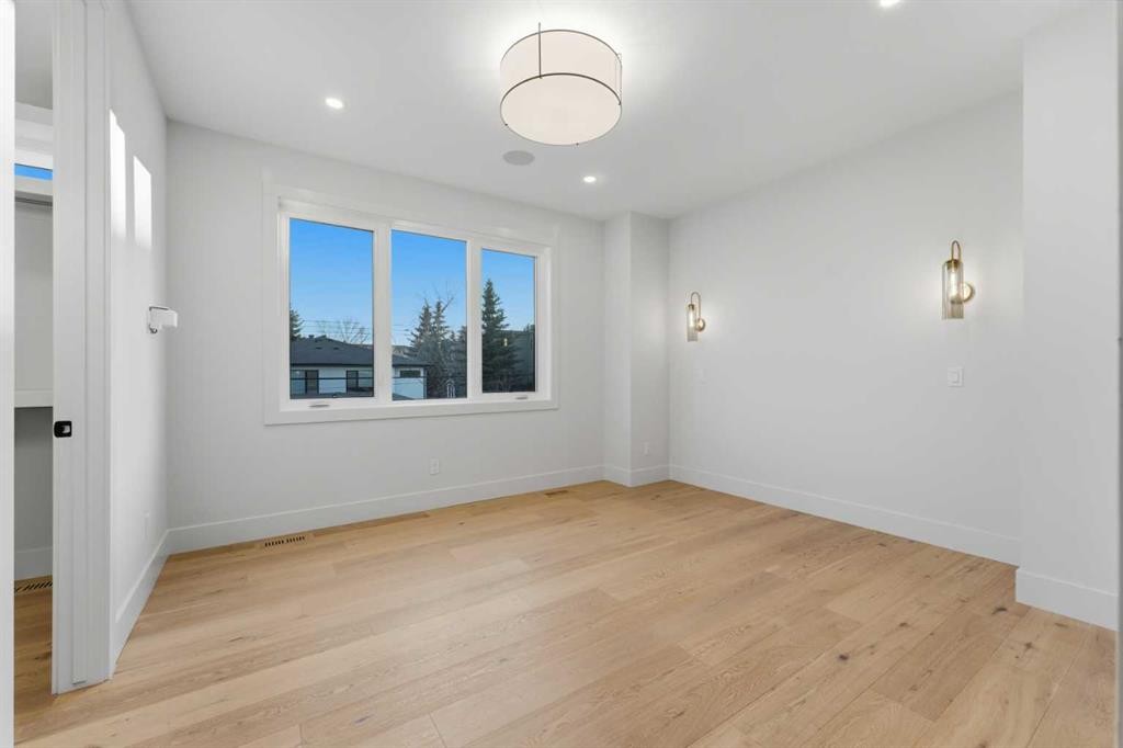 631 55 Avenue Sw, Calgary, AB - Indoor Photo Showing Other Room