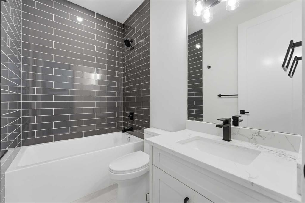 631 55 Avenue Sw, Calgary, AB - Indoor Photo Showing Bathroom