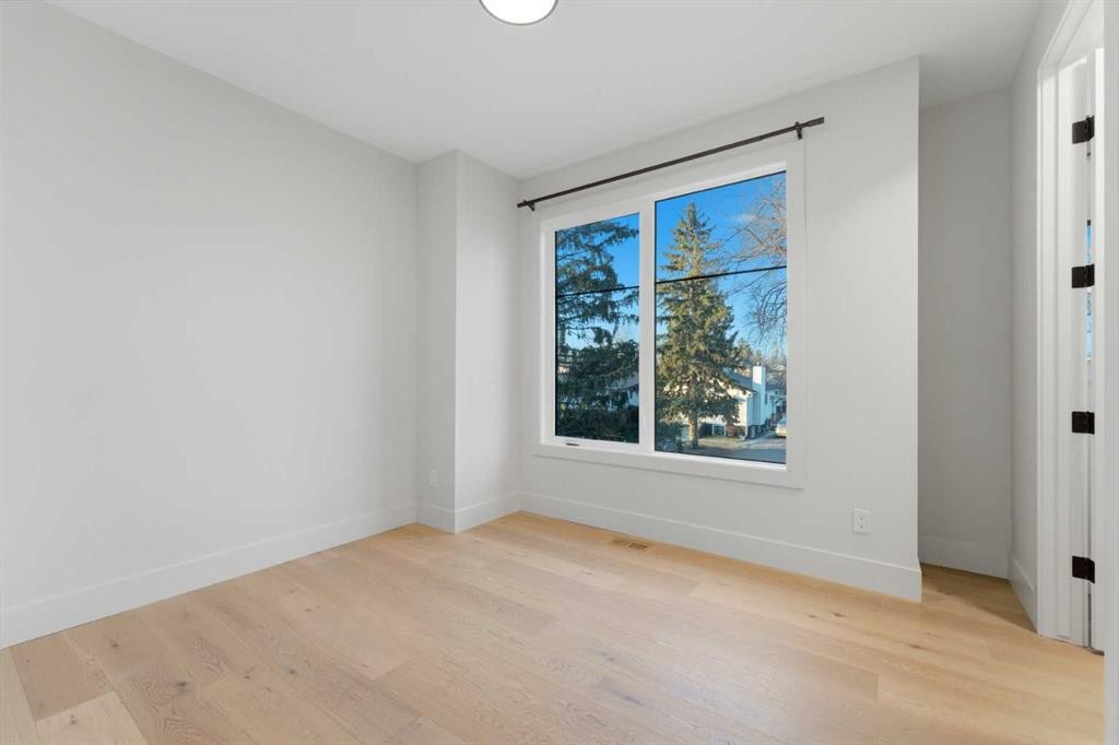 631 55 Avenue Sw, Calgary, AB - Indoor Photo Showing Other Room