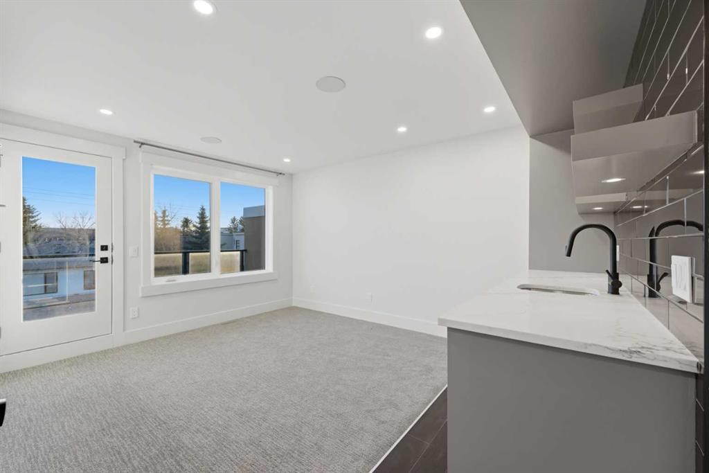 631 55 Avenue Sw, Calgary, AB - Indoor