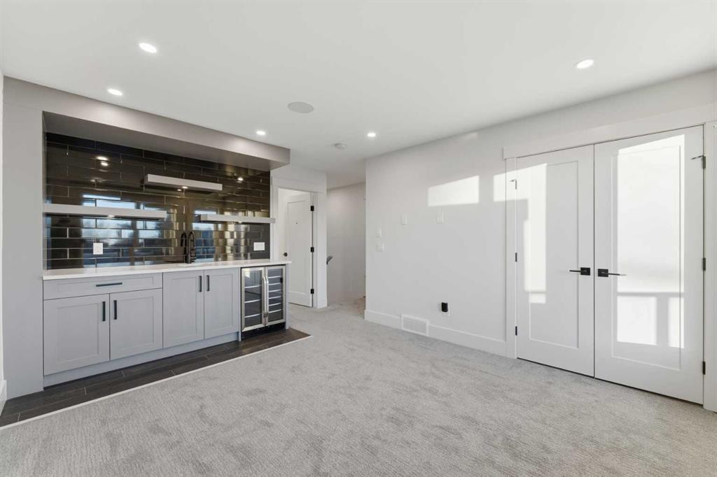 631 55 Avenue Sw, Calgary, AB - Indoor Photo Showing Other Room