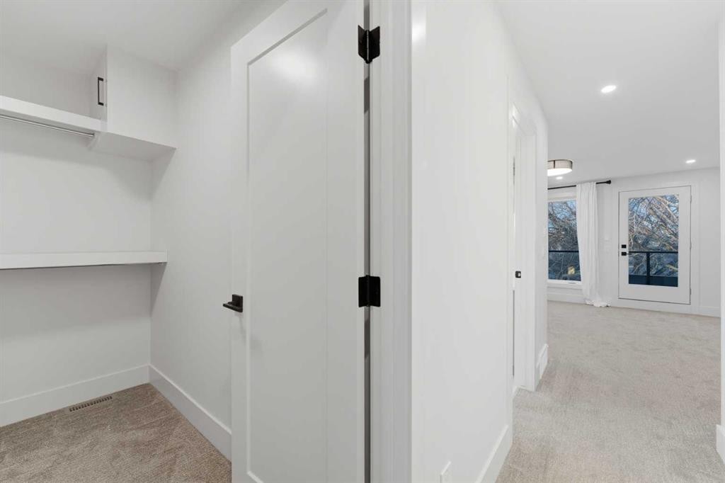 631 55 Avenue Sw, Calgary, AB - Indoor