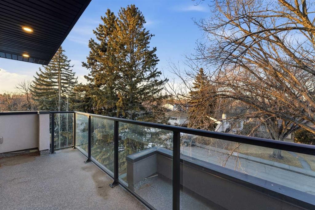 631 55 Avenue Sw, Calgary, AB - Outdoor