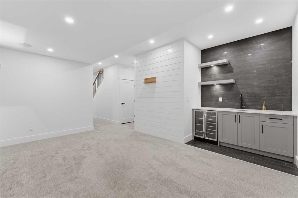 631 55 Avenue Sw, Calgary, AB - Indoor Photo Showing Other Room