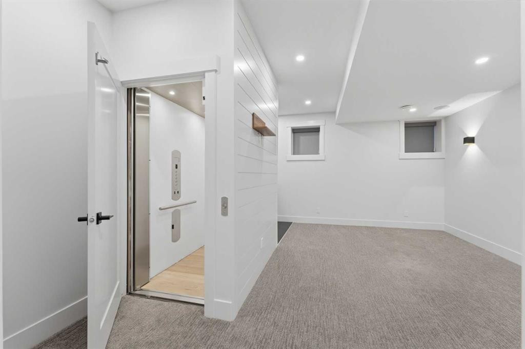 631 55 Avenue Sw, Calgary, AB - Indoor Photo Showing Other Room